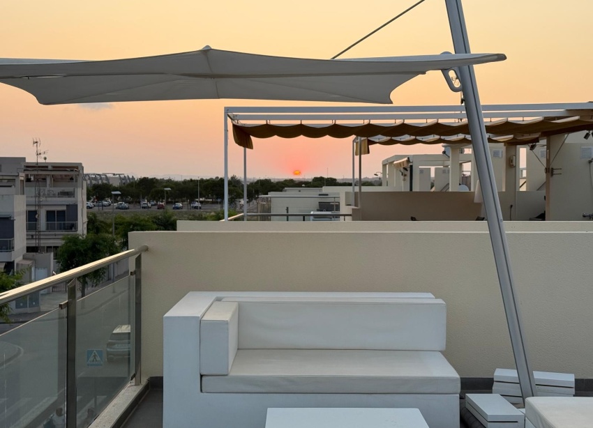 Resale - Bungalow - Pilar de la Horadada - Mil Palmeras