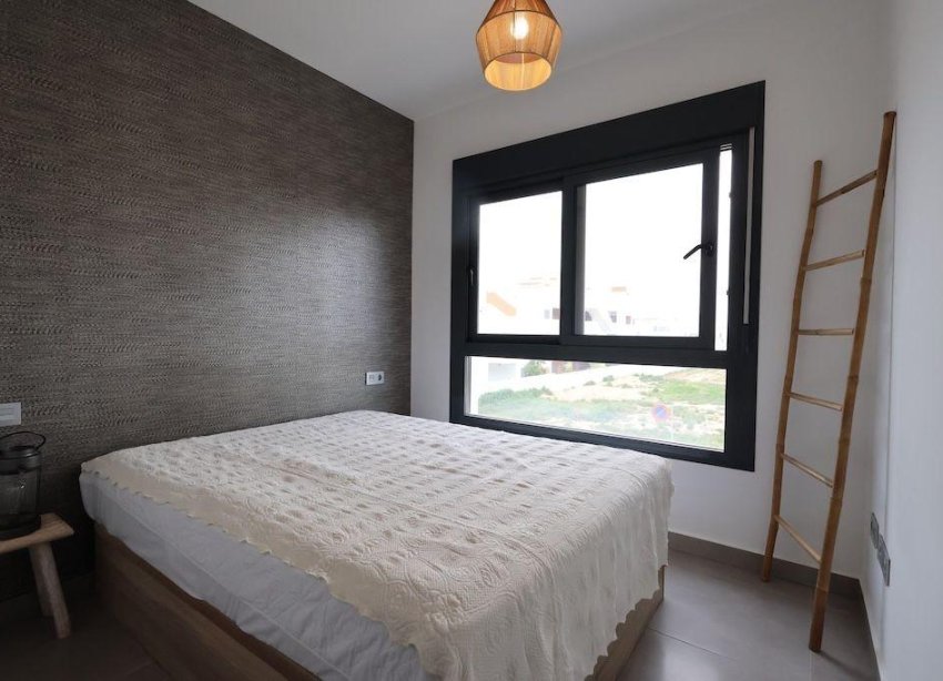 Resale - Bungalow - Pilar de la Horadada - Zona Pueblo