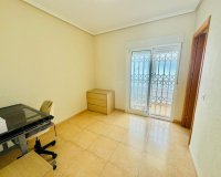 Resale - Bungalow - Torrevieja - Aguas Nuevas