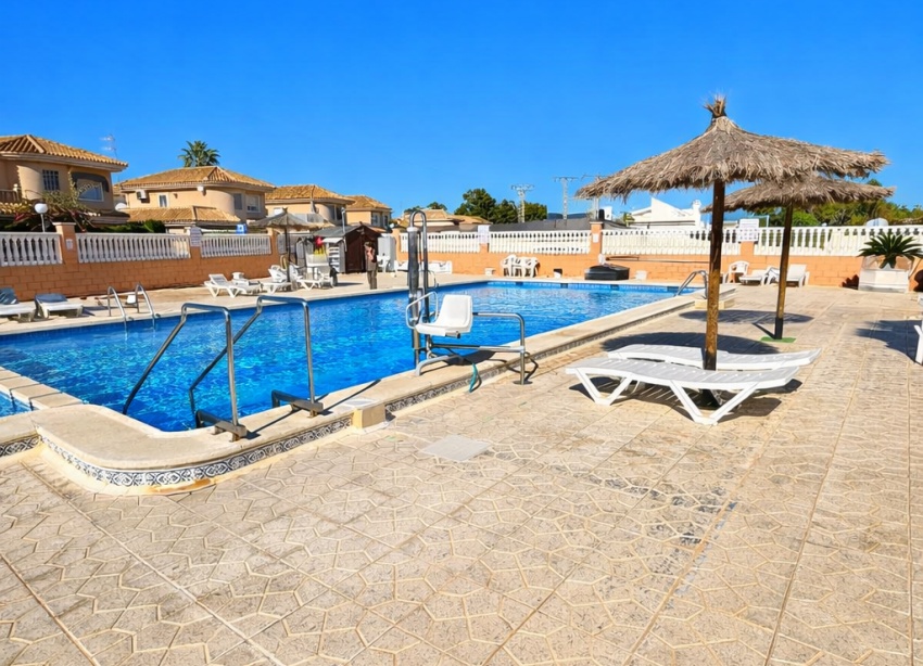 Resale - Bungalow - Torrevieja - Los Altos