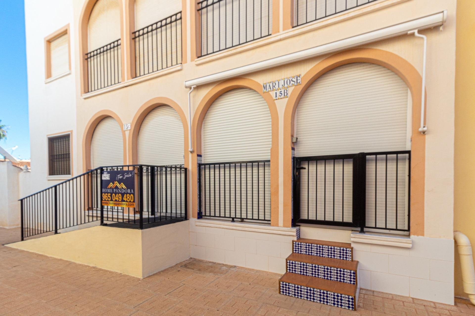 Resale - Bungalow - Torrevieja - Playa de los Naufragos