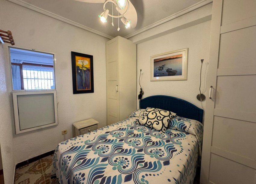 Resale - Bungalow - Torrevieja - Playa de los Naufragos