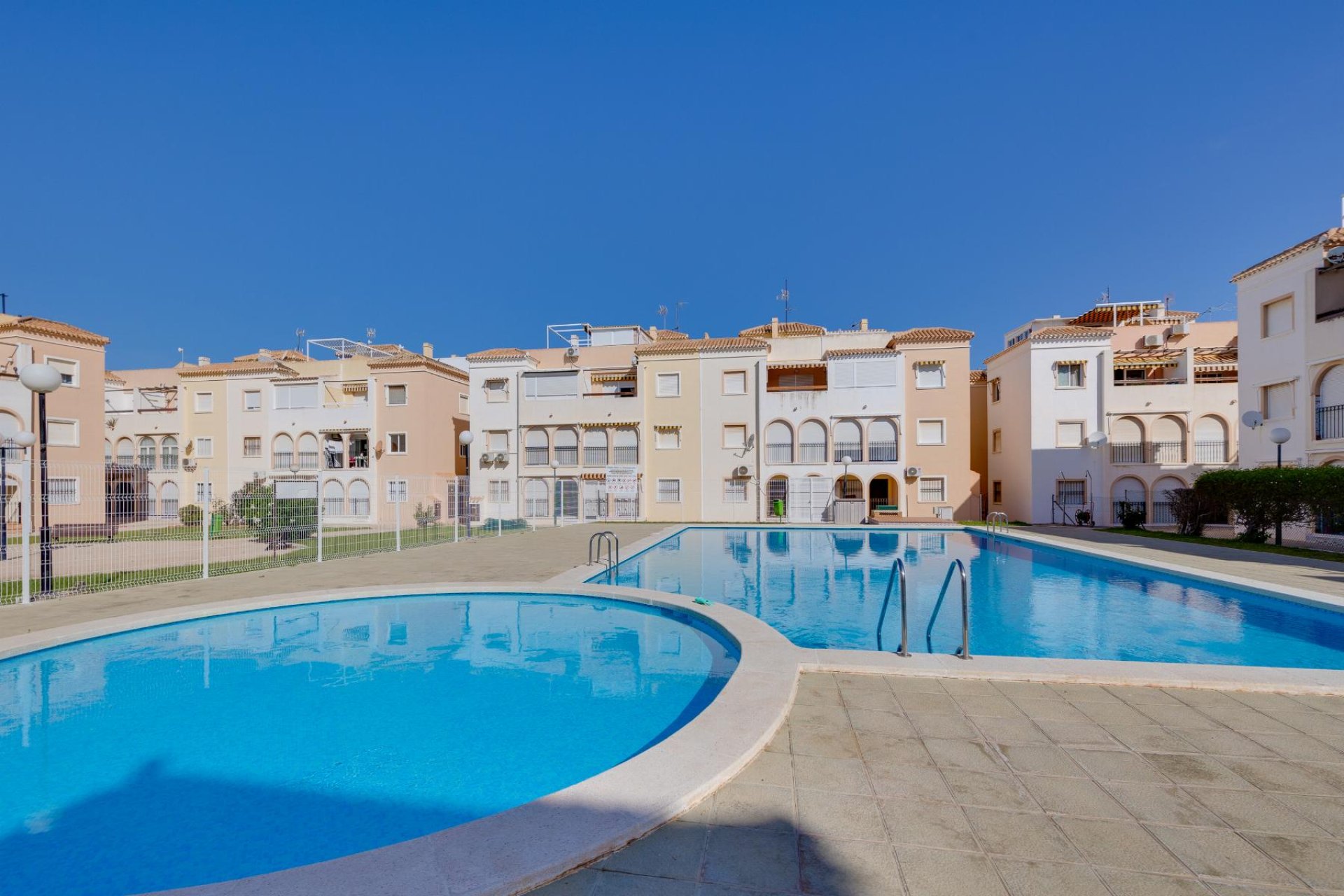 Resale - Bungalow - Torrevieja - Playa de los Naufragos