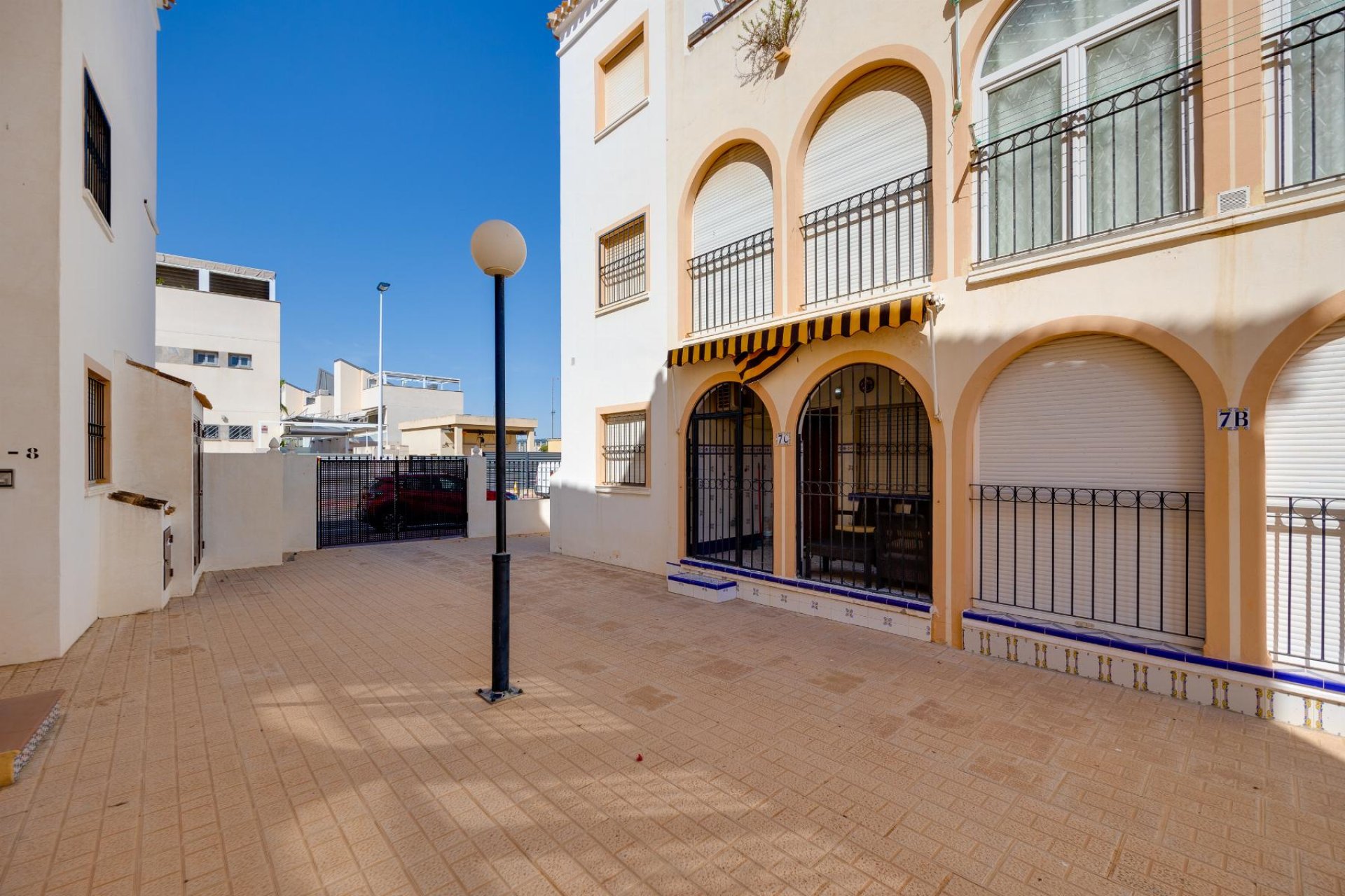 Resale - Bungalow - Torrevieja - Playa de los Naufragos