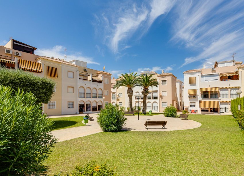 Resale - Bungalow - Torrevieja - Playa de los Naufragos
