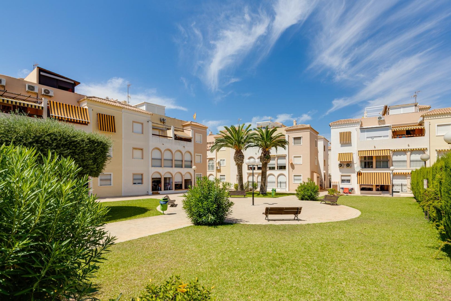 Resale - Bungalow - Torrevieja - Playa de los Naufragos