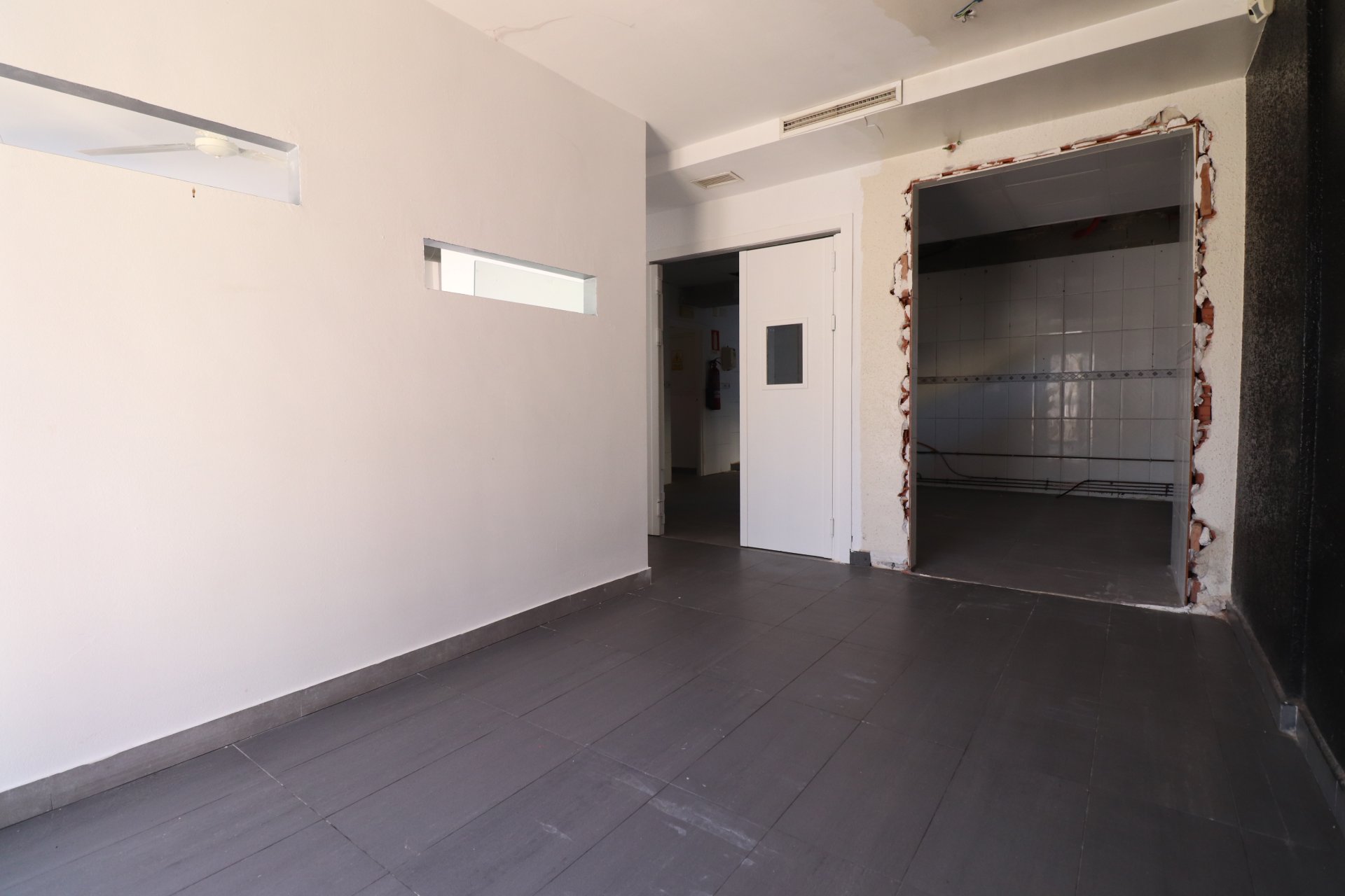 Resale - Commercial premises / Commercial unit / Retail space - Ciudad Quesada - La Marquesa