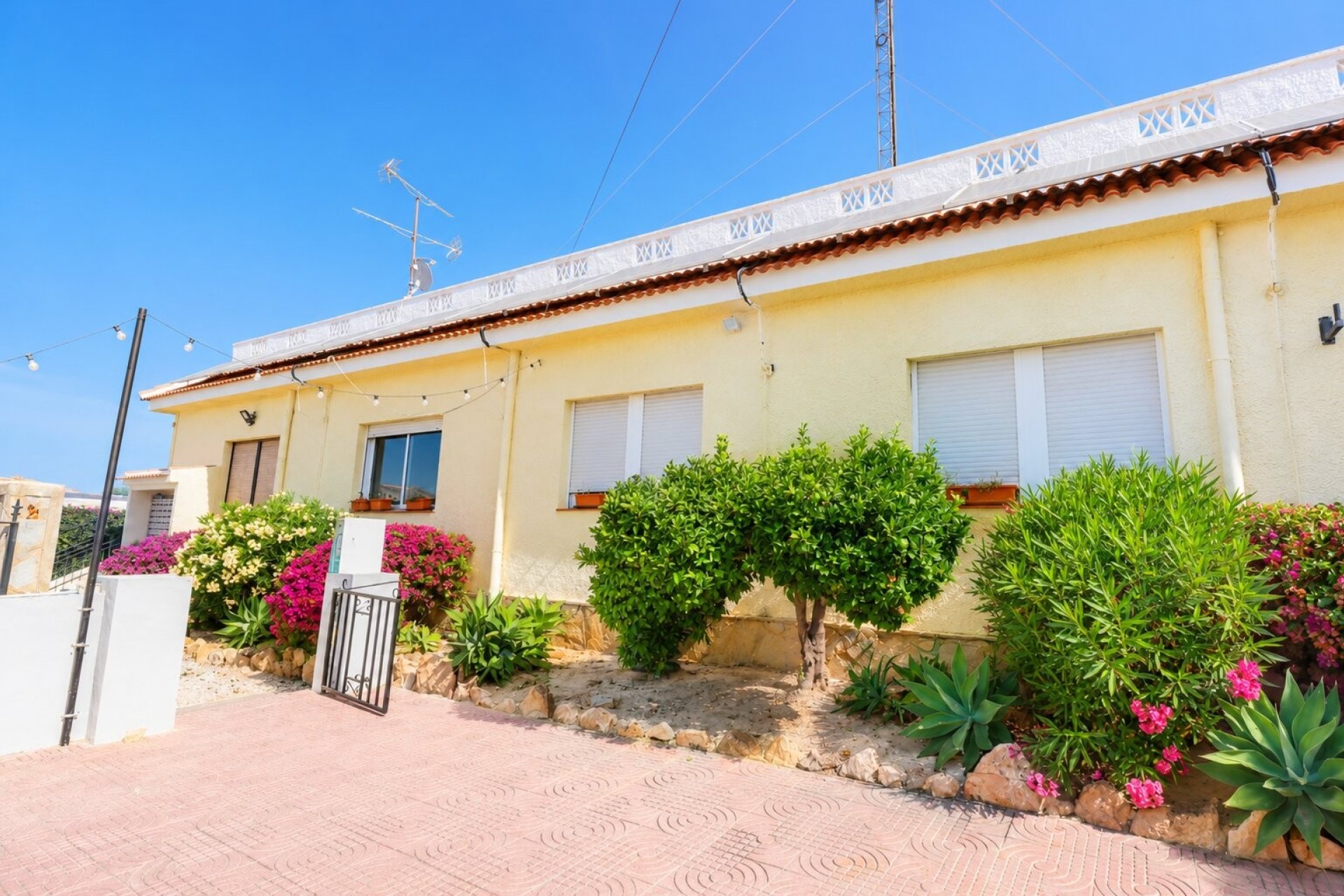 Resale - Commercial premises / Commercial unit / Retail space - Ciudad Quesada - Rojales