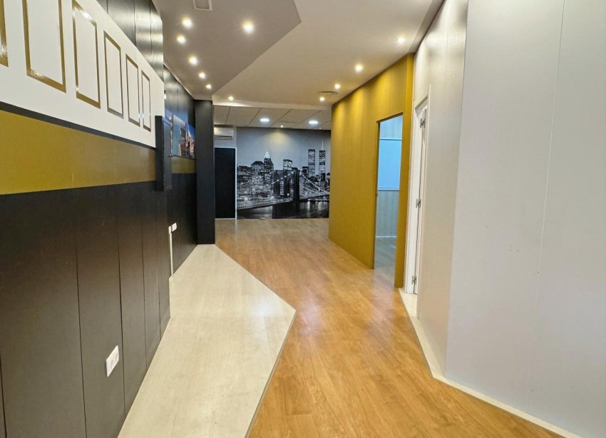 Resale - Commercial premises / Commercial unit / Retail space - Guardamar del Segura - Avenida Pais Valenciàno