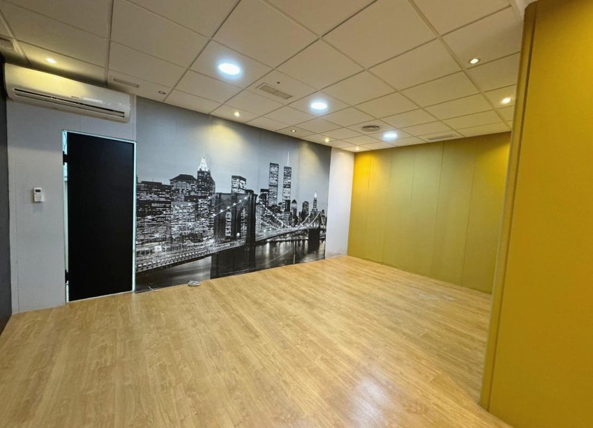 Resale - Commercial premises / Commercial unit / Retail space - Guardamar del Segura - Avenida Pais Valenciàno