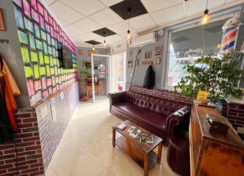 Resale - Commercial premises / Commercial unit / Retail space - Guardamar del Segura - CENTRO