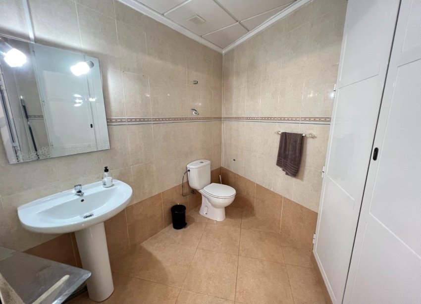 Resale - Commercial premises / Commercial unit / Retail space - Guardamar del Segura - CENTRO