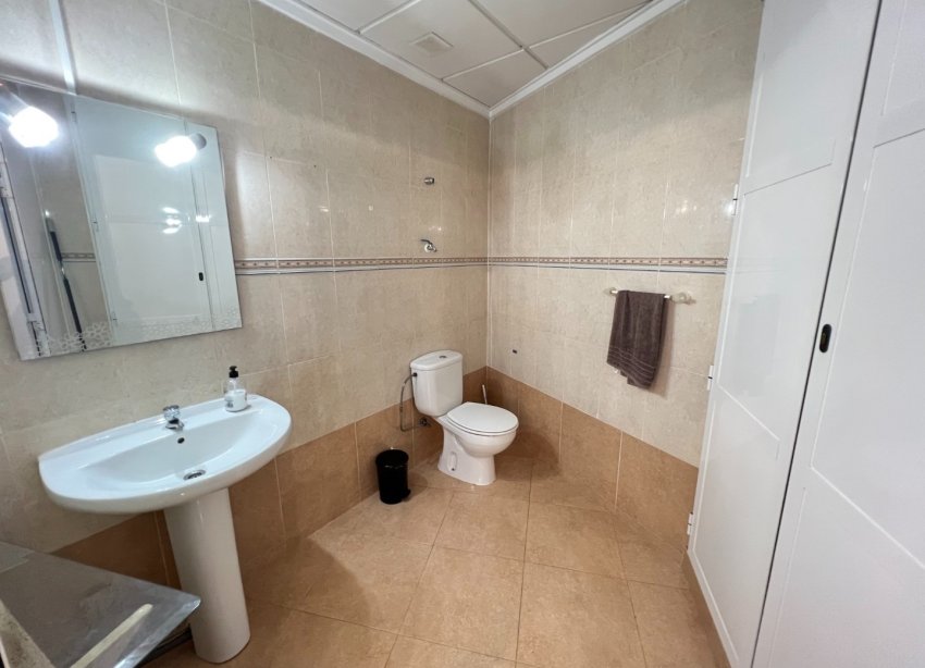 Resale - Commercial premises / Commercial unit / Retail space - Guardamar del Segura - Guardamar Del Segura