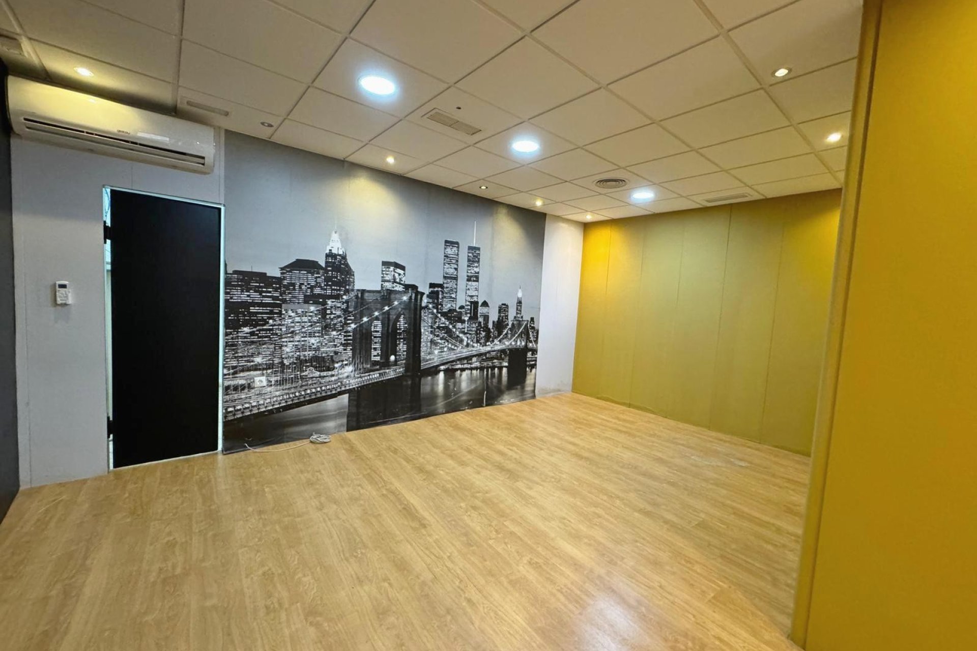 Resale - Commercial premises / Commercial unit / Retail space - Guardamar del Segura - Guardamar del Seguras*