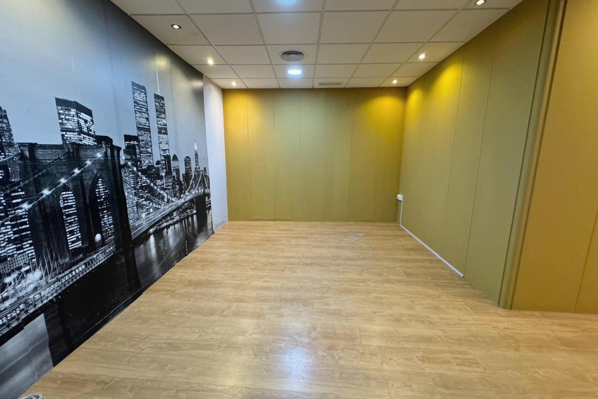 Resale - Commercial premises / Commercial unit / Retail space - Guardamar del Segura - Guardamar del Seguras*