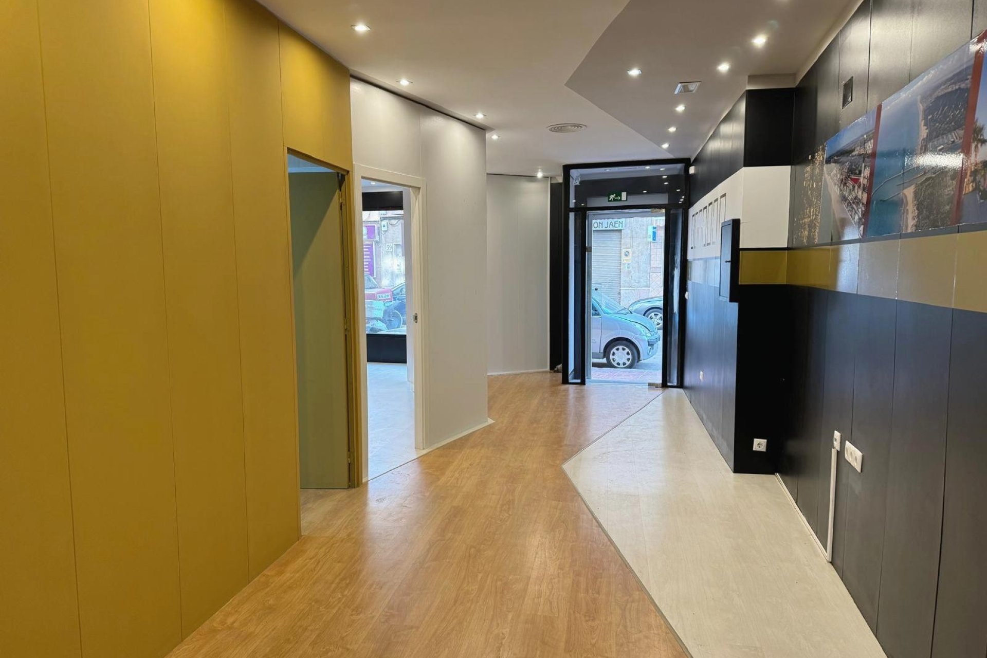 Resale - Commercial premises / Commercial unit / Retail space - Guardamar del Segura - Guardamar del Seguras*