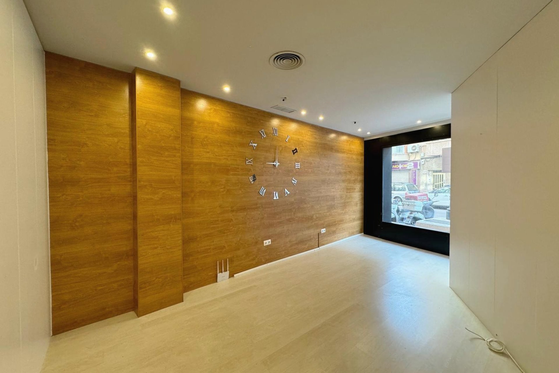 Resale - Commercial premises / Commercial unit / Retail space - Guardamar del Segura - Guardamar del Seguras*