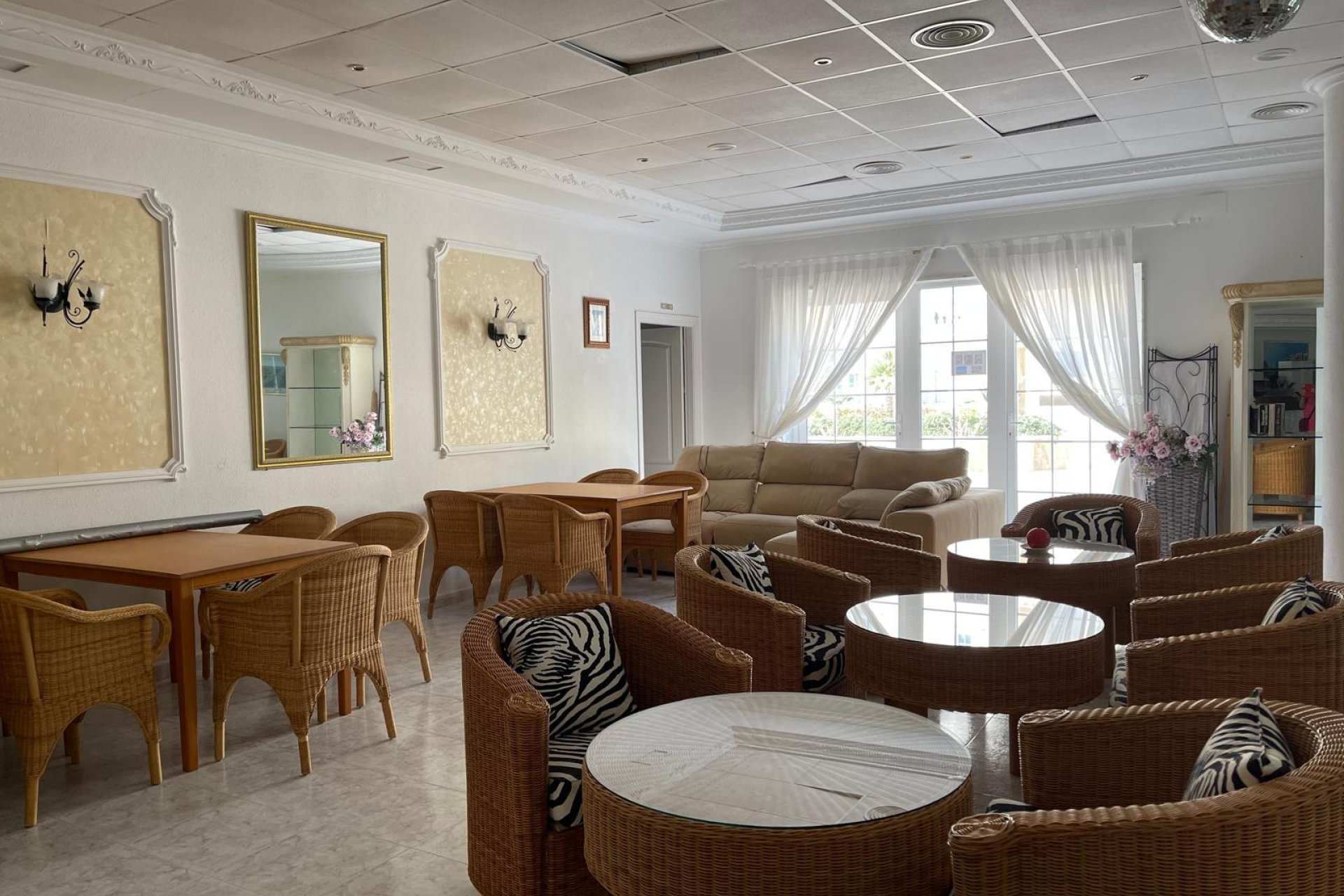 Resale - Commercial premises / Commercial unit / Retail space - Guardamar del Segura - Guardamar Playa