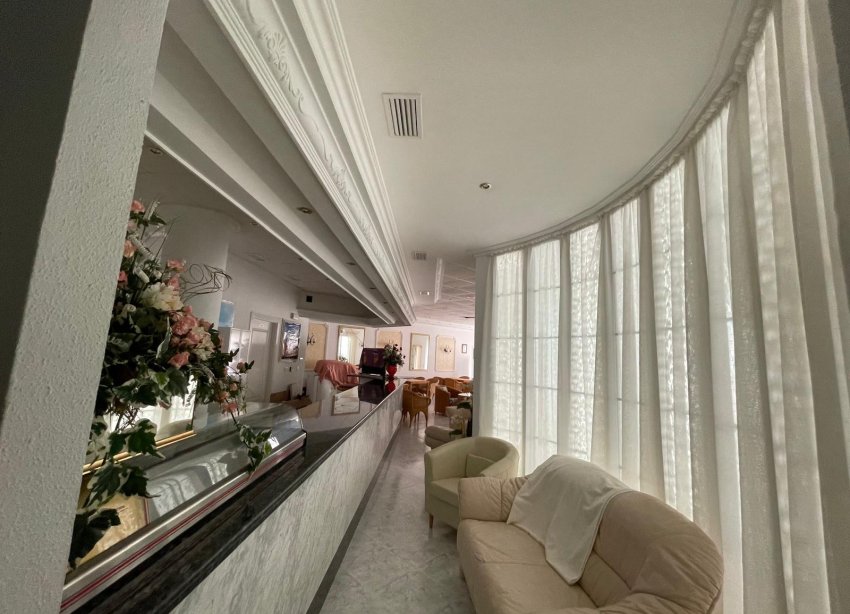 Resale - Commercial premises / Commercial unit / Retail space - Guardamar del Segura - Guardamar Playa