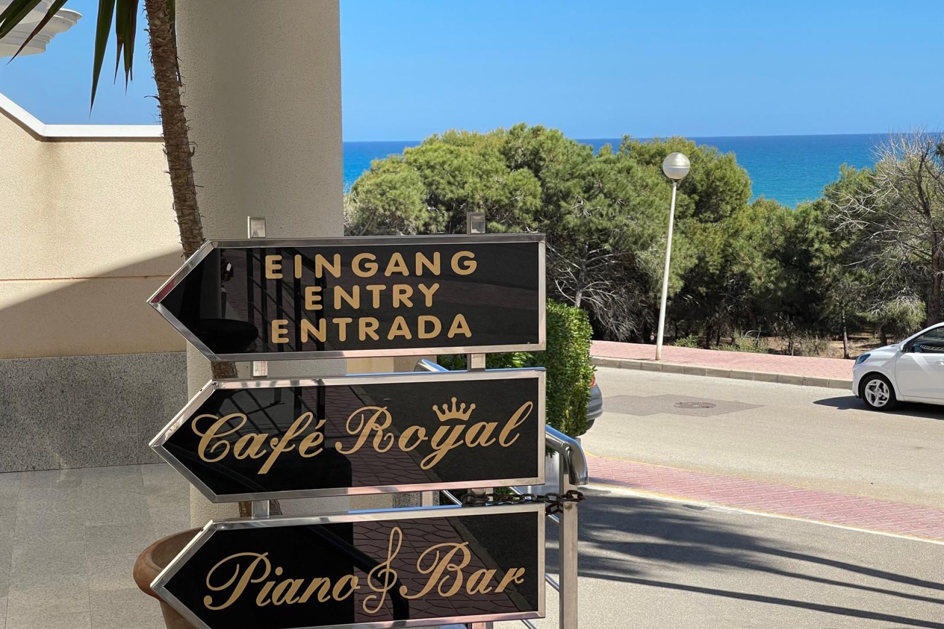 Resale - Commercial premises / Commercial unit / Retail space - Guardamar del Segura