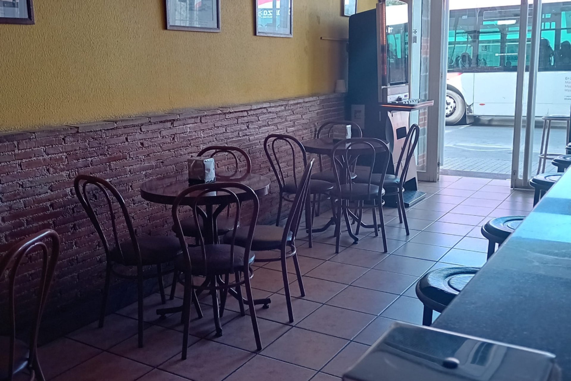 Resale - Commercial premises / Commercial unit / Retail space - ﻿Torrevieja (Alicante) - Centro