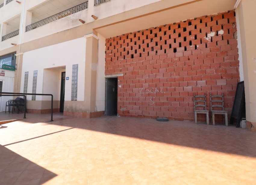 Resale - Commercial premises / Commercial unit / Retail space - Los Montesinos - Entre Naranjos / Vistabella Golf