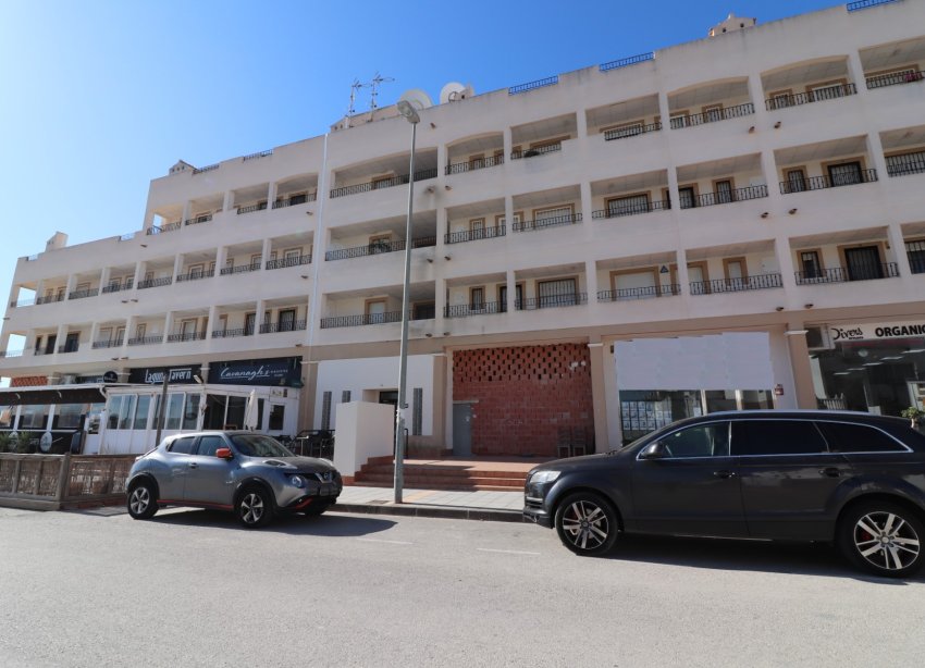 Resale - Commercial premises / Commercial unit / Retail space - Los Montesinos - Entre Naranjos / Vistabella Golf