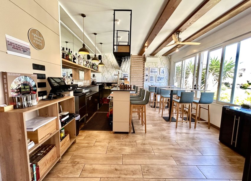 Resale - Commercial premises / Commercial unit / Retail space - Orihuela Costa - Cabo Roig