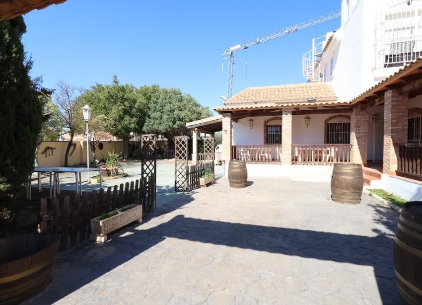 Resale - Commercial premises / Commercial unit / Retail space - Orihuela Costa - La Zenia