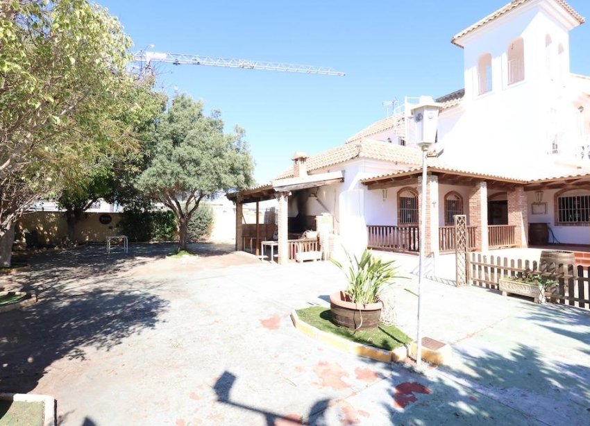 Resale - Commercial premises / Commercial unit / Retail space - Orihuela Costa - La Zenia