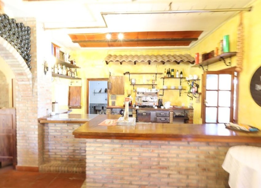 Resale - Commercial premises / Commercial unit / Retail space - Orihuela Costa - La Zenia