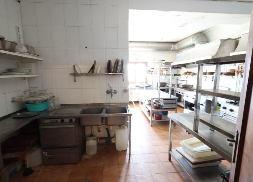 Resale - Commercial premises / Commercial unit / Retail space - Orihuela Costa - La Zenia