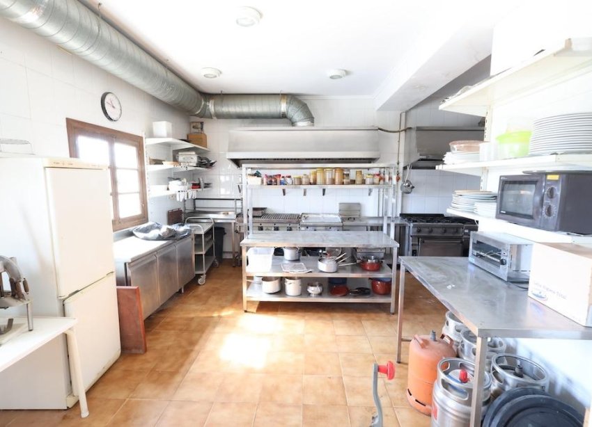 Resale - Commercial premises / Commercial unit / Retail space - Orihuela Costa - La Zenia