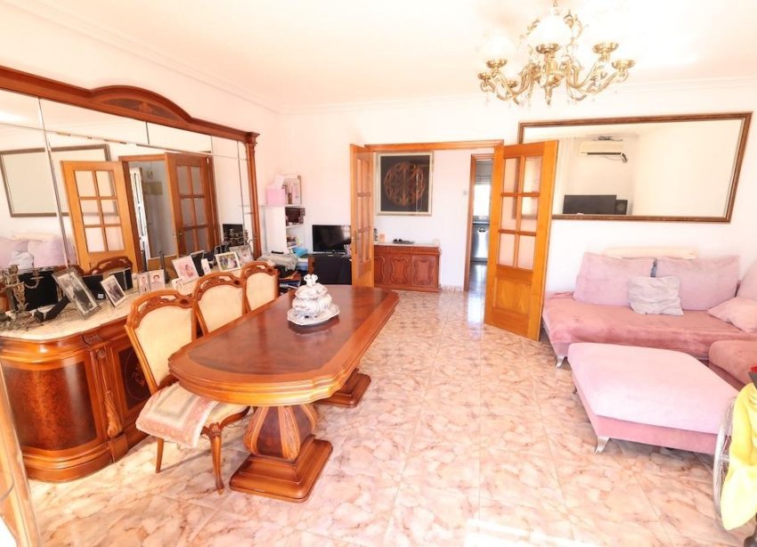 Resale - Commercial premises / Commercial unit / Retail space - Orihuela Costa - La Zenia