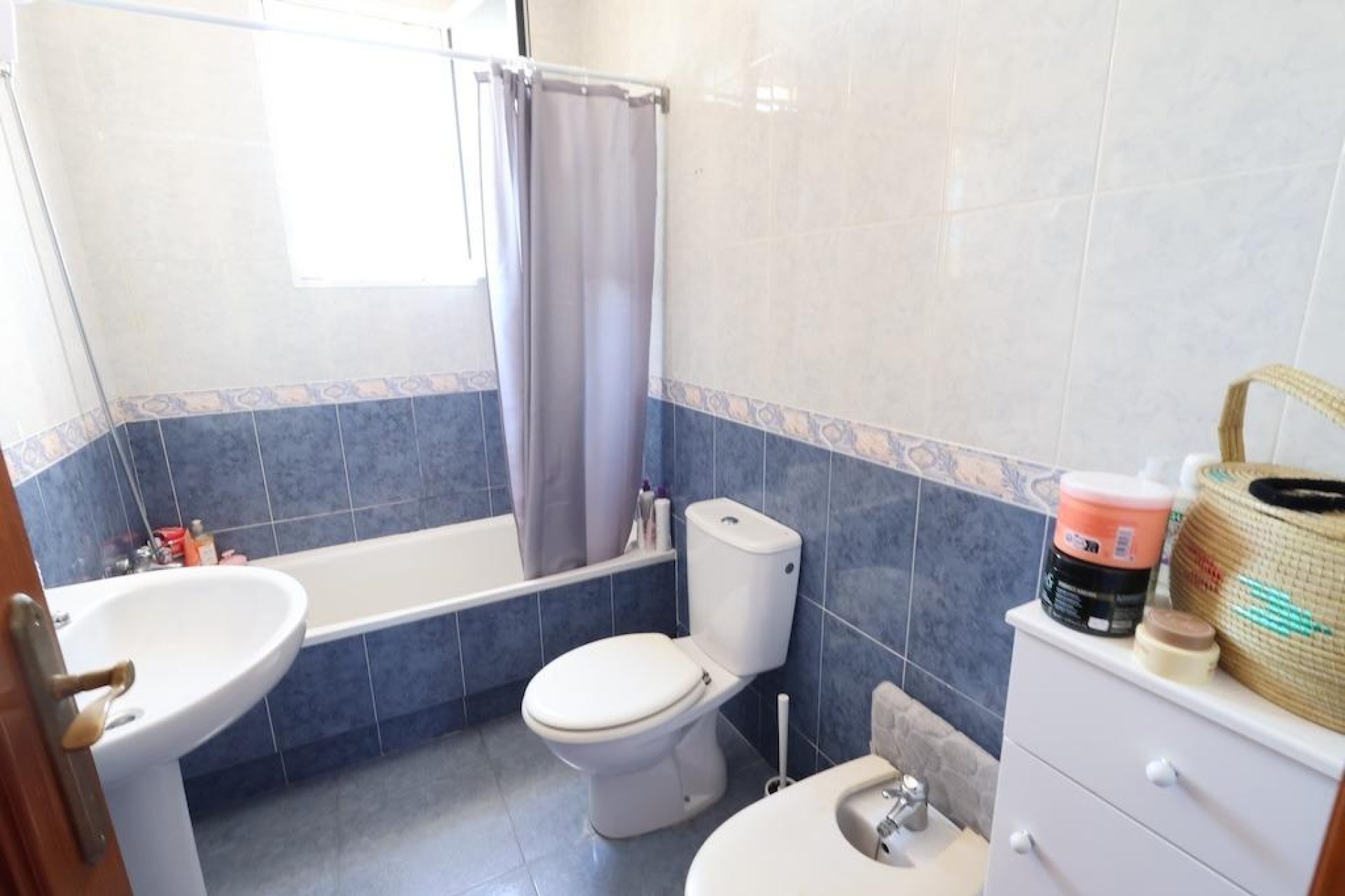 Resale - Commercial premises / Commercial unit / Retail space - Orihuela Costa - La Zenia