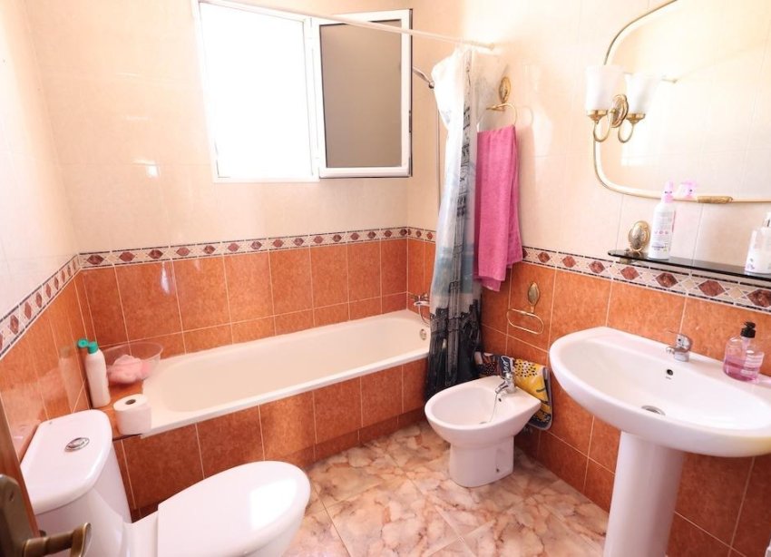 Resale - Commercial premises / Commercial unit / Retail space - Orihuela Costa - La Zenia