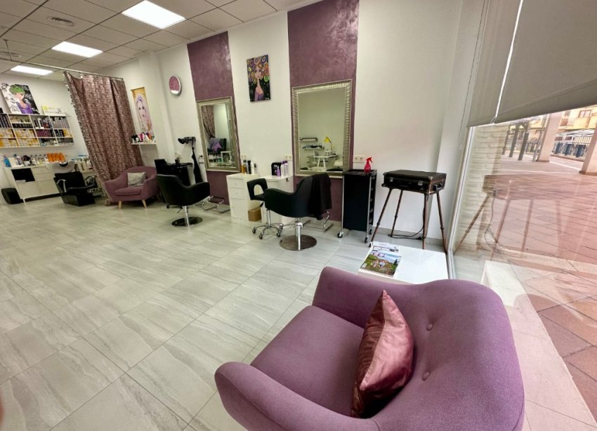 Resale - Commercial premises / Commercial unit / Retail space - Orihuela Costa - La Zenia