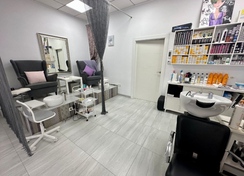 Resale - Commercial premises / Commercial unit / Retail space - Orihuela Costa - La Zenia