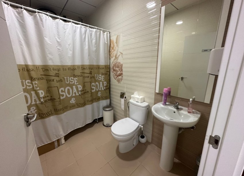 Resale - Commercial premises / Commercial unit / Retail space - Orihuela Costa - La Zenia