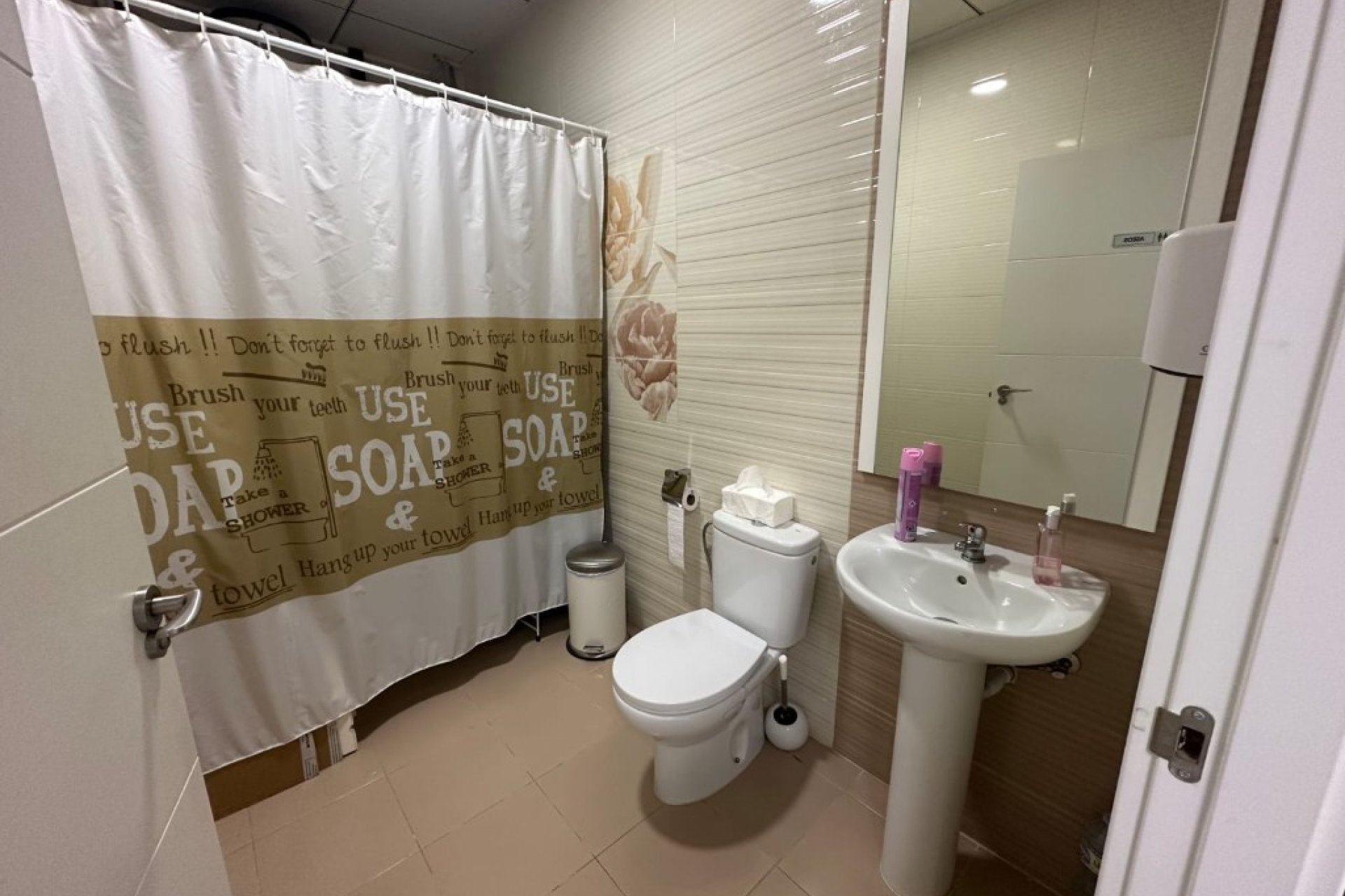 Resale - Commercial premises / Commercial unit / Retail space - Orihuela Costa - La Zenia