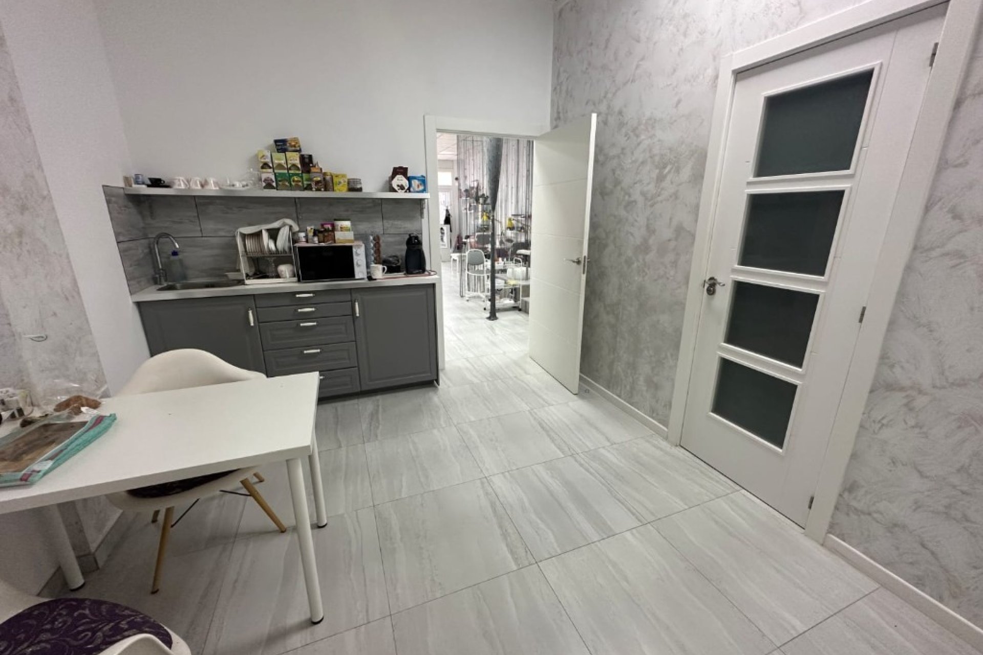 Resale - Commercial premises / Commercial unit / Retail space - Orihuela Costa - La Zenia