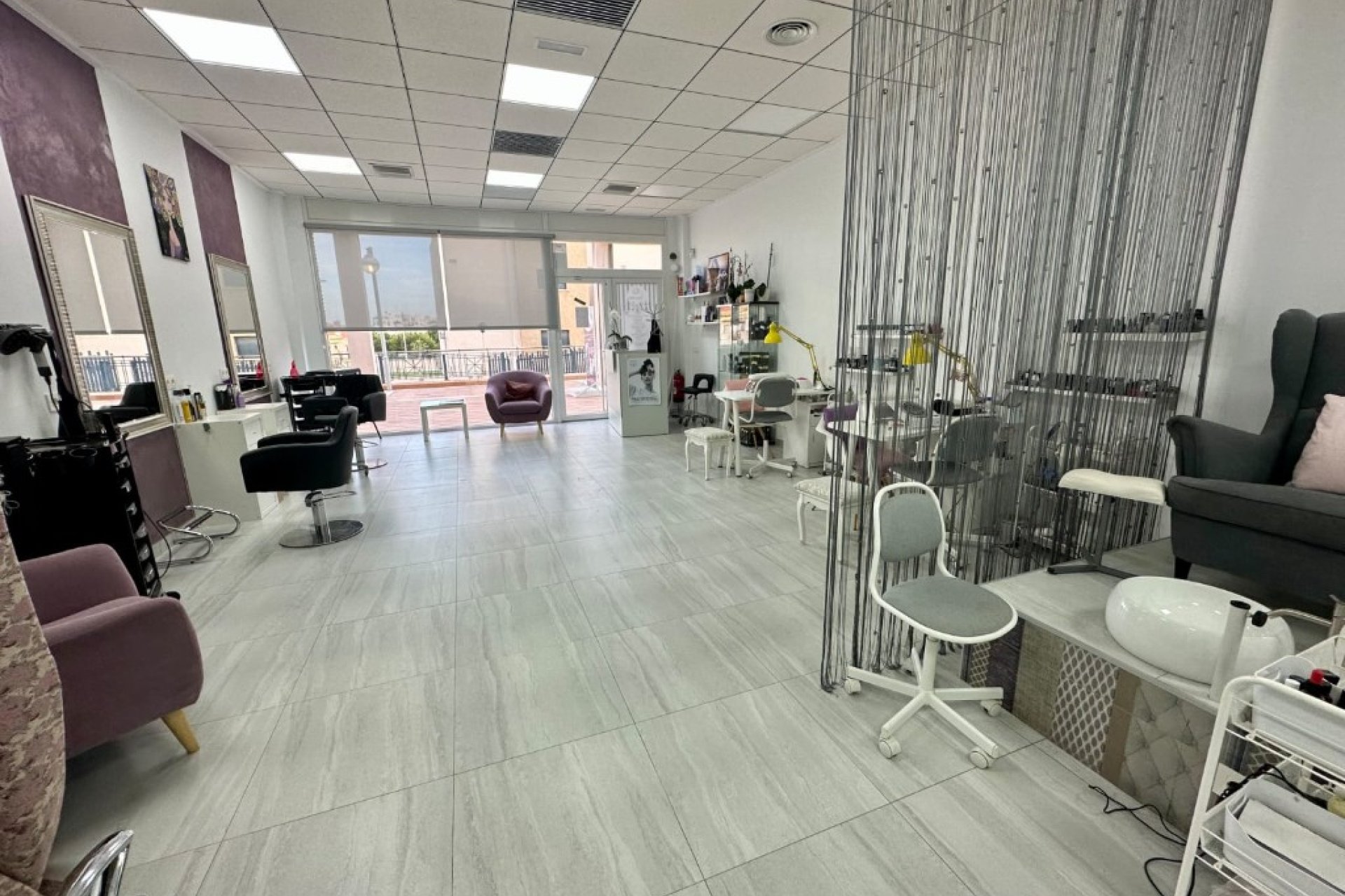 Resale - Commercial premises / Commercial unit / Retail space - Orihuela Costa - La Zenia