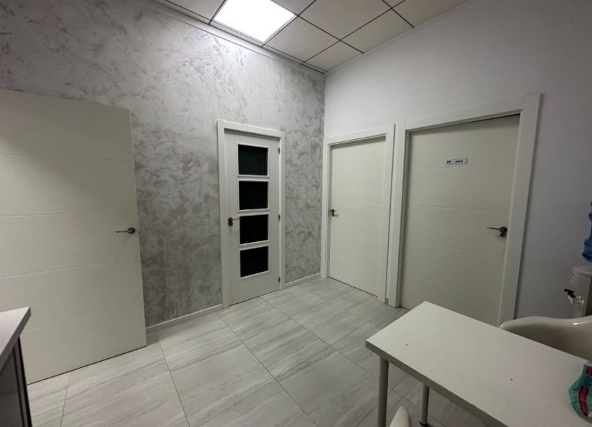 Resale - Commercial premises / Commercial unit / Retail space - Orihuela Costa - La Zenia