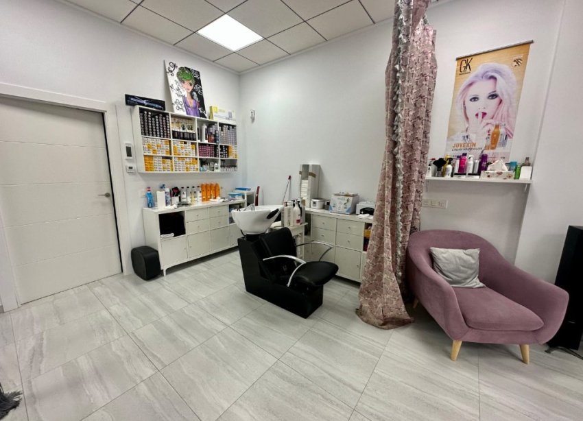 Resale - Commercial premises / Commercial unit / Retail space - Orihuela Costa - La Zenia