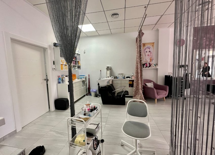 Resale - Commercial premises / Commercial unit / Retail space - Orihuela Costa - La Zenia