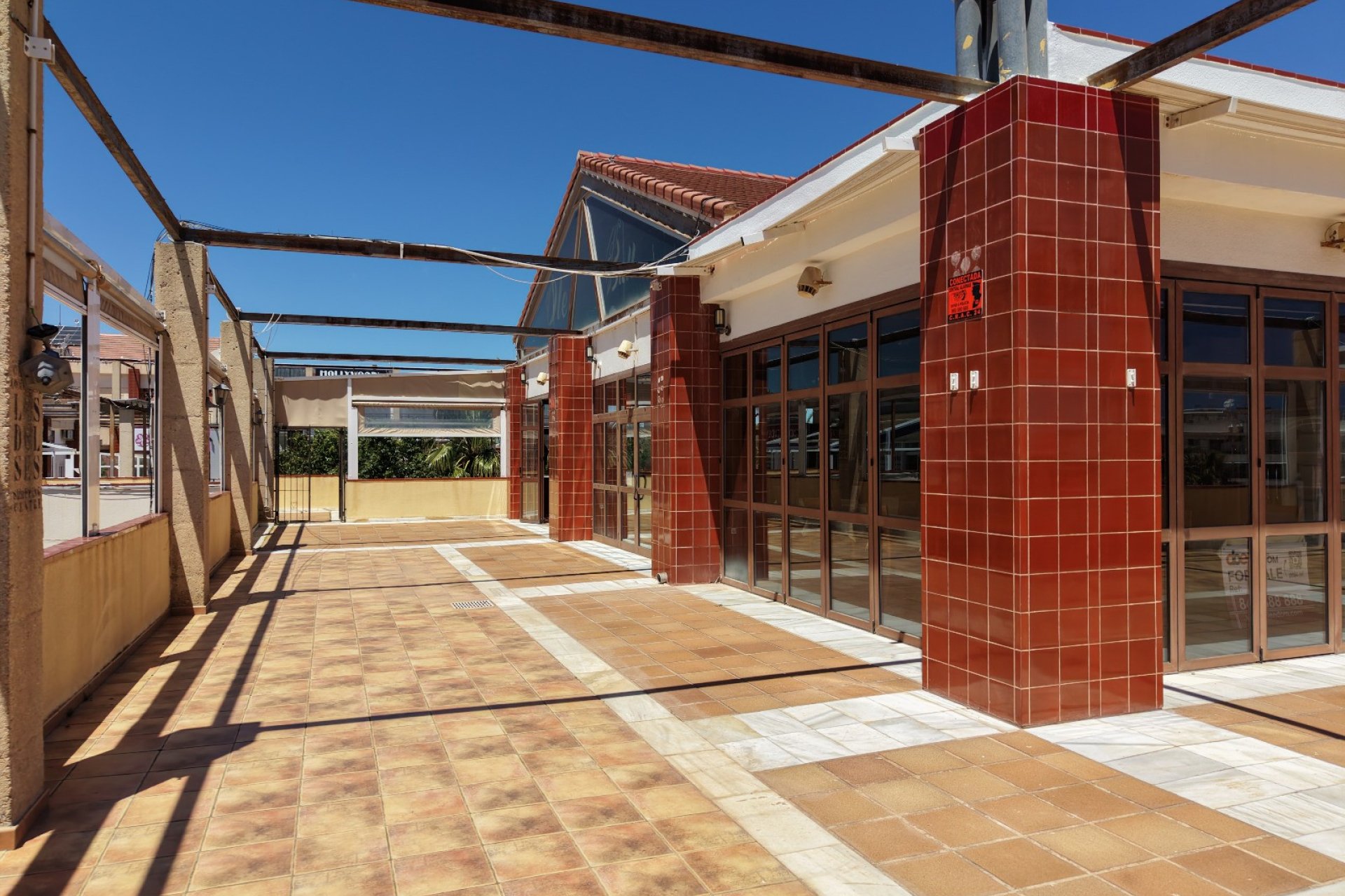 Resale - Commercial premises / Commercial unit / Retail space - Orihuela Costa - Los Dolses