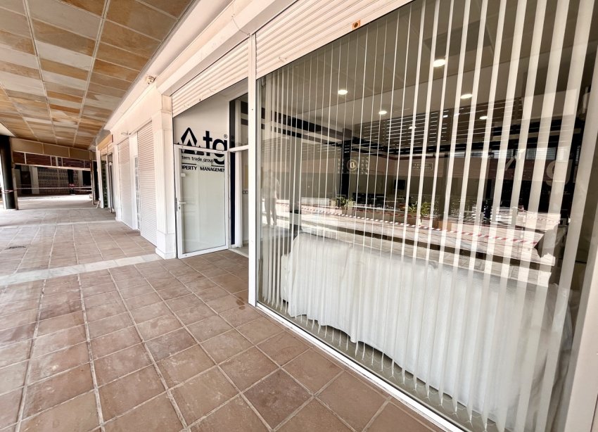 Resale - Commercial premises / Commercial unit / Retail space - Orihuela Costa - Playa Flamenca