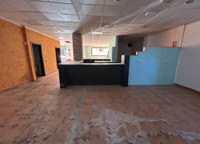 Resale - Commercial premises / Commercial unit / Retail space - Orihuela Costa - Villamartin