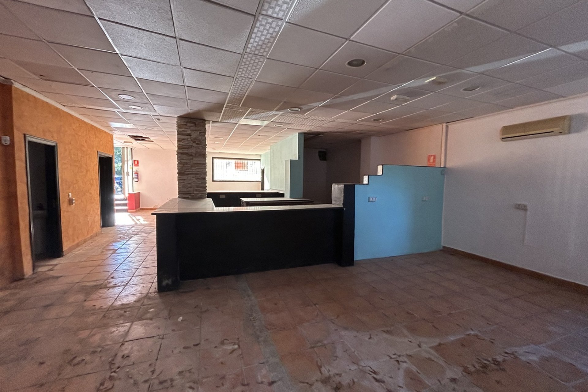 Resale - Commercial premises / Commercial unit / Retail space - Orihuela Costa - Villamartin