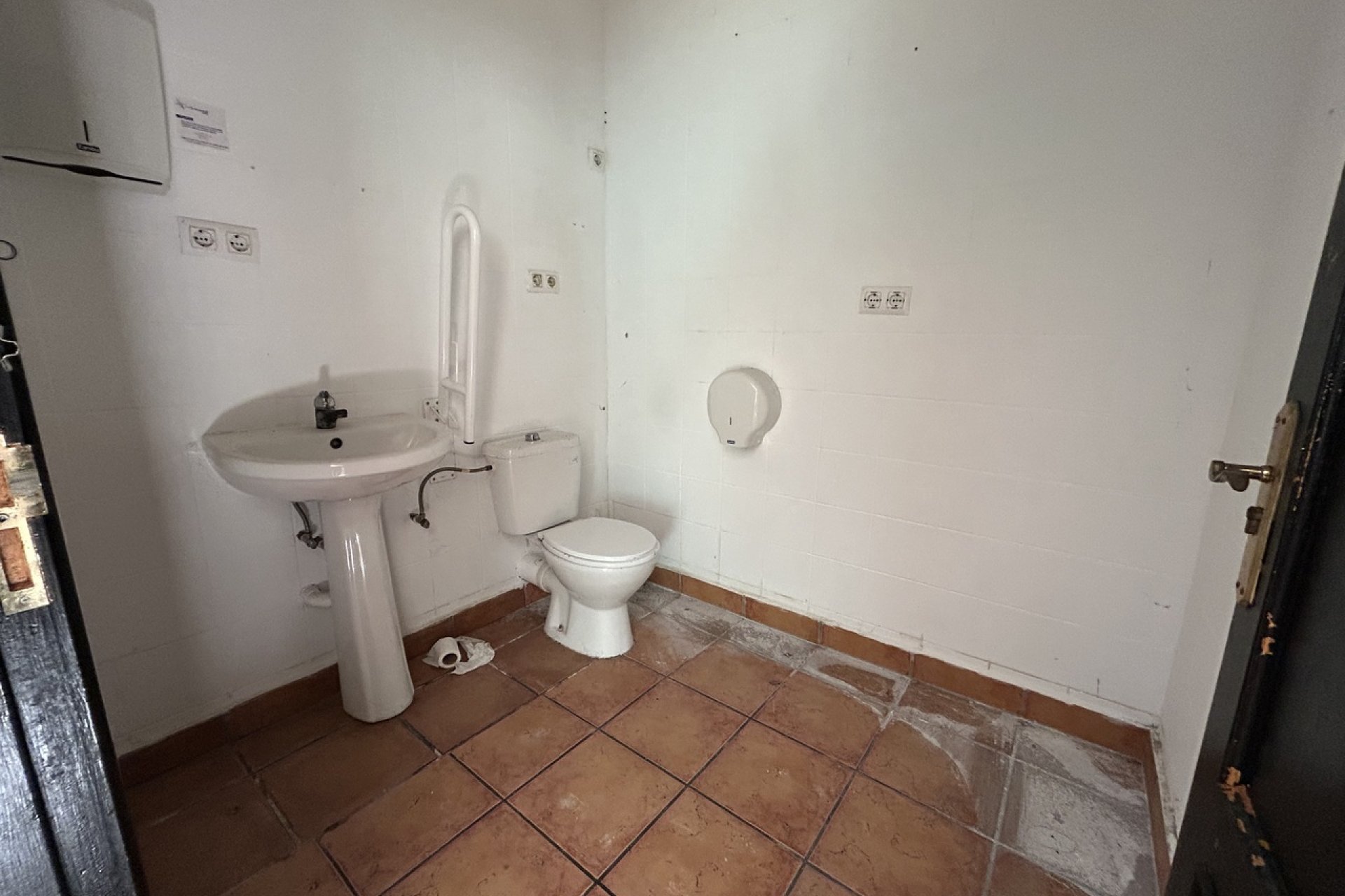 Resale - Commercial premises / Commercial unit / Retail space - Orihuela Costa - Villamartin